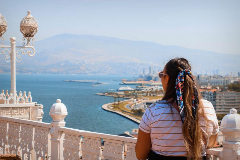 Στη Σμύρνη ταξιδεύεις για τ' αρώματα της Ελλάδας και της Ανατολής