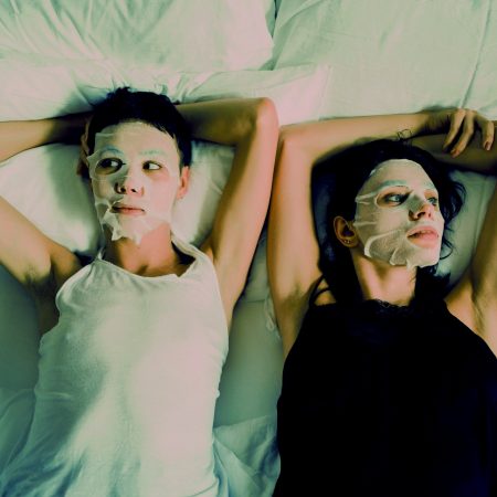 Skin care ρουτίνα 20 βημάτων για ένα έξαλλο βράδυ Παρασκευής