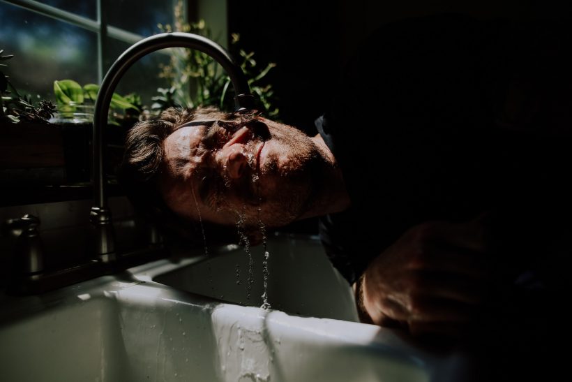 Τι ειναι το ψυχολογικο hangover που νιώθουν οι εσωστρεφείς;