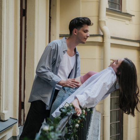 100 ερωτήσεις που θα σε φέρουν πιο κοντά με το ταίρι σου