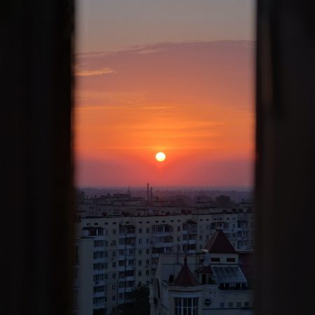 Zητήσαμε από 18 άτομα να μοιραστούν τον αγαπημένο τους στίχο ποίησης