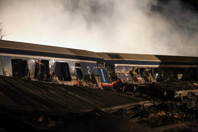 Σύγκρουση δυο αμαξοστοιχιών στα Τέμπη, Τετάρτη 1 Μαρτίου 2023. Σύμφωνα με την ανακοίνωση της Hellenic Train, στον Ευαγγελισμό σημειώθηκε μετωπική σύγκρουση δύο αμαξοστοιχιών: μιας εμπορευματικής αμαξοστοιχίας και της αμαξοστοιχίας IC 62 που είχε αναχωρήσει από Αθήνα προς Θεσσαλονίκη.
(ΛΕΩΝΙΔΑΣ ΤΖΕΚΑΣ/EUROKINISSI)