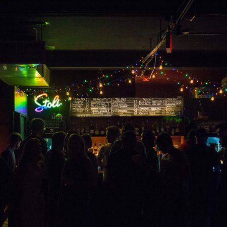 Σ' ένα μπαρ στα Λαδάδικα μιλώντας για έρωτα