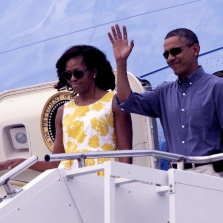 Βάλτε τα καλά σας, έρχονται στην Αντίπαρο οι Ομπάμα!