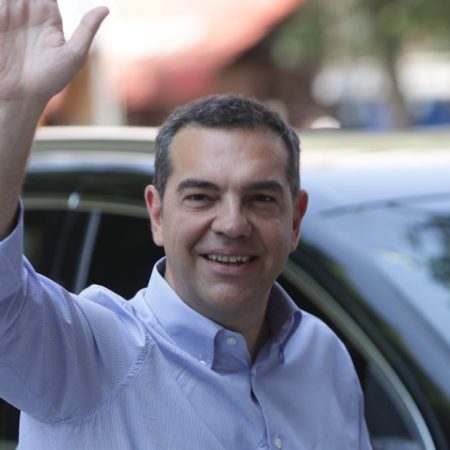 10 tweets για την παραιτηση Τσίπρα που ανακοίνωσε μόλις από το Ζάππειο