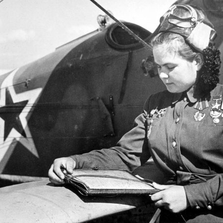 A female Soviet pilot, decorated with medals, stands next to a plane in 1942. (Agentur Voller Ernst/picture-alliance/dpa/AP Images) MANDATORY CREDIT. ONE TIME USE ONLY. FOR MARCH 2019 RETROPOLIS STORY. NO NEWS SERVICE. NO SALES. NO TRADES. NO WIRES.