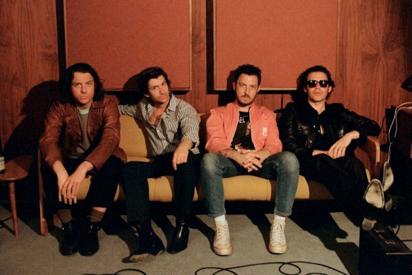 Βρεθήκαμε στη συναυλία των Arctic Monkeys και ήταν σκέτη μαγεία