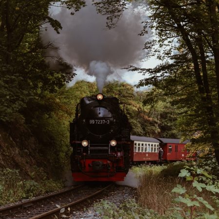 Εκείνοι οι άνθρωποι που πάντα ταξιδεύουν με τρένο ή λεωφορείο