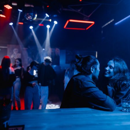 «Εγώ είπα στους κοινούς μας φίλους να σε καλέσουν απόψε»