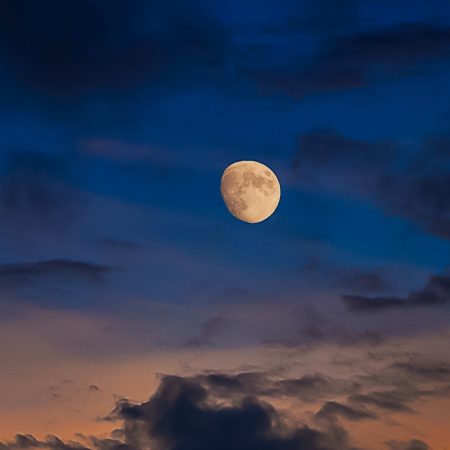 4 ζευγάρια ζωδίων που το γυρνάνε άνετα από φιλία σε σχέση