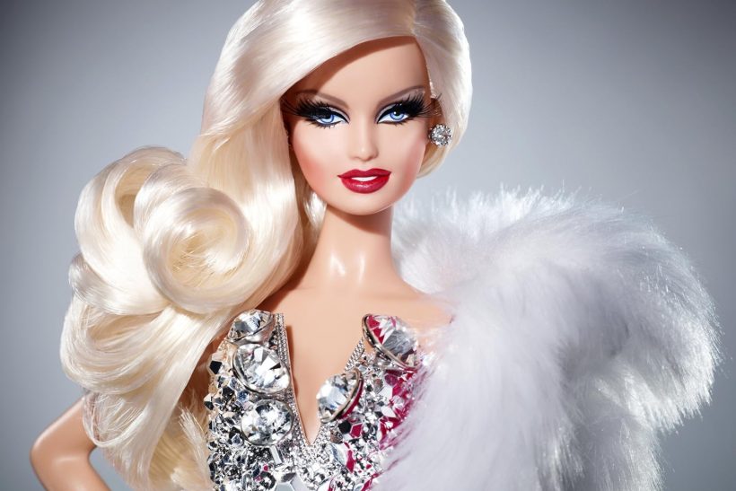 Η «Drag Queen» Barbie που βαφτίστηκε από το κοινό