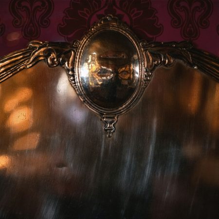 6 στάσεις που ανεβαίνουν επίπεδο αν τις κάνετε σε καθρέφτη