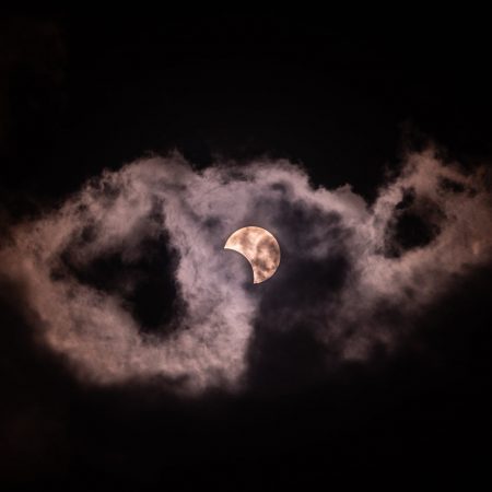 Απόψε μπορούμε να δούμε τη σεληνιακή έκλειψη από 4 ηπείρους