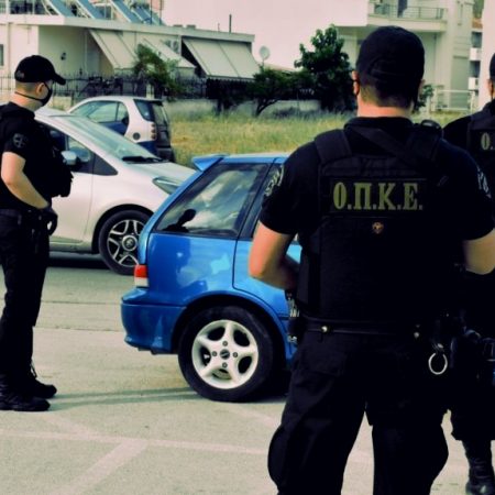 Αστυνομικός συλλαμβάνεται για εμπορίa ανθρώπων στο κέντρο της Αθήνας