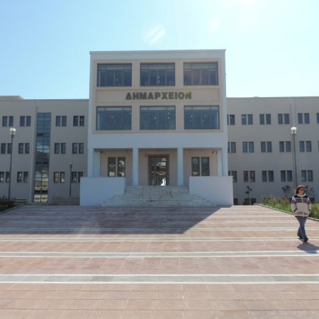 Απατεώνας έκανε τον δήμαρχο για να αποσπάσει λεφτά από γεωπόνο