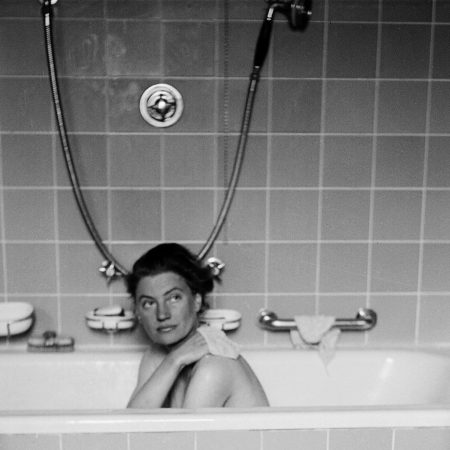 Lee Miller: Το μοντέλο που τράβηξε τις πιο σοκαριστικές φωτογραφίες πολέμοu