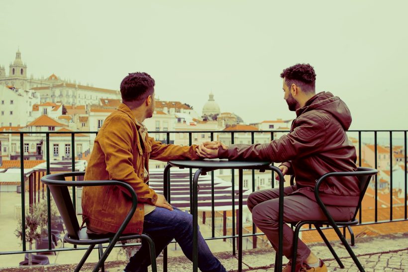 5 ασφαλείς προορισμοί για να ζήσετε τον έρωτά σας ως queer ζευγάρι