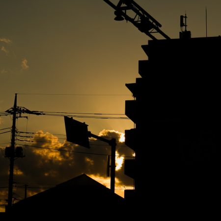 Ζούμε διπλή ζωή όσοι επιστρέφουμε για λίγο στην πατρίδα από το εξωτερικό