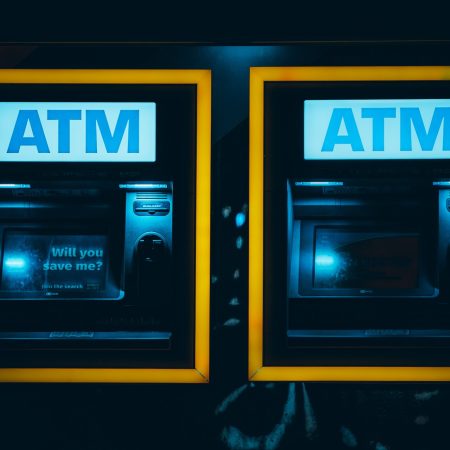 Τους πουλούσαν έρωτα κι άδειαζαν τους λογαριασμούς τους!