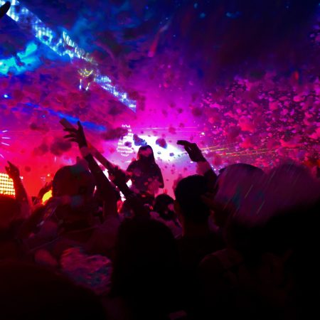 Αν μόλις χώρισες, πέρνα από Λάρισα γιατί παίζουν ωραία πράγματα!