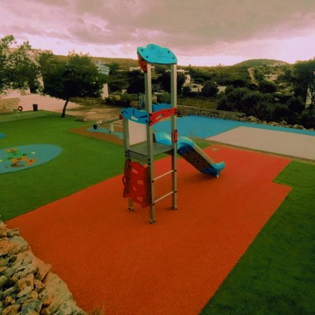 Μια παιδική χαρά φτιάχτηκε για τον μοναδικό μαθητή του νησιού «Αρκιοί»