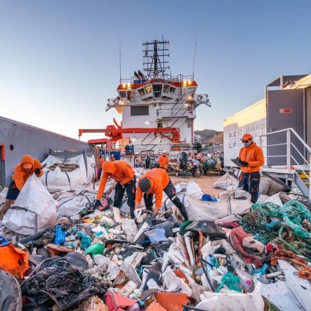 Τyphoon Project: Το πλοίο που καθάρισε πάνω από 3200 ελληνικές παραλίες και συνεχίζει