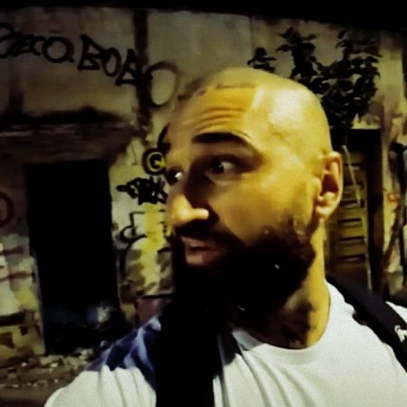 Αυστραλός youtuber έγινε viral περπατώντας βράδυ στην Ομόνοια