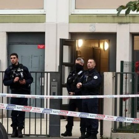 Σε λίμνη αίματος βρέθηκε γυναίκα και τα 4 παιδιά της στο Παρίσι