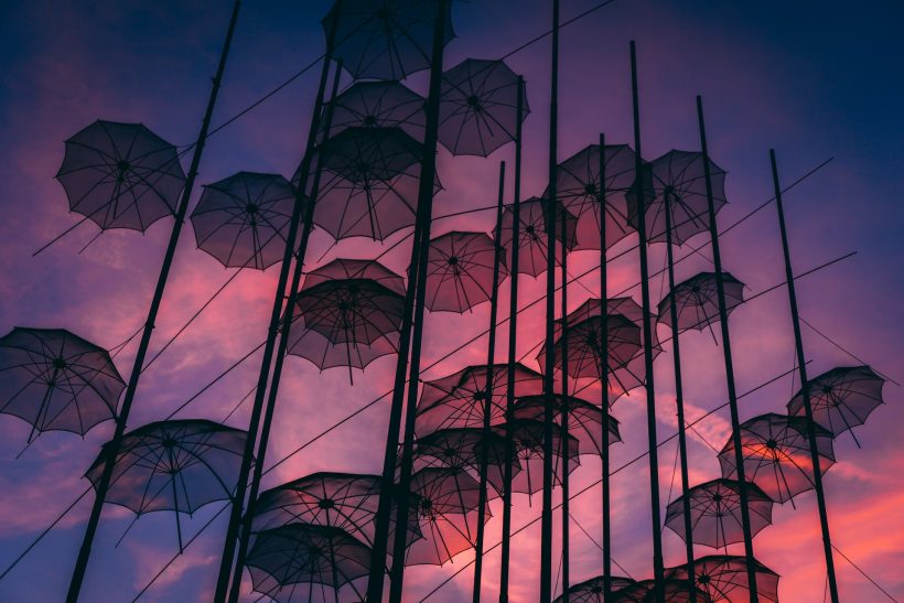 H ιστορία πίσω απ' τις διάσημες «ομπρέλες» στην Παραλία Θεσσαλονίκης