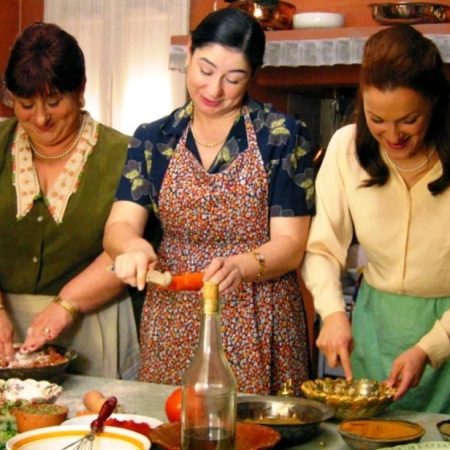 «Πολίτικη Κουζίνα»: Όταν η Ρεμπούτσικα κι οι μουσικές της έγραφαν ιστορία