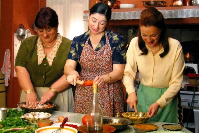 «Πολίτικη Κουζίνα»: Όταν η Ρεμπούτσικα κι οι μουσικές της έγραφαν ιστορία