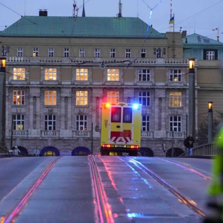 Τσεχία: 23χρονος εισβάλλει σε πανεπιστήμιο και πuρ@βολεi όποιον βρεθεί μπροστά του