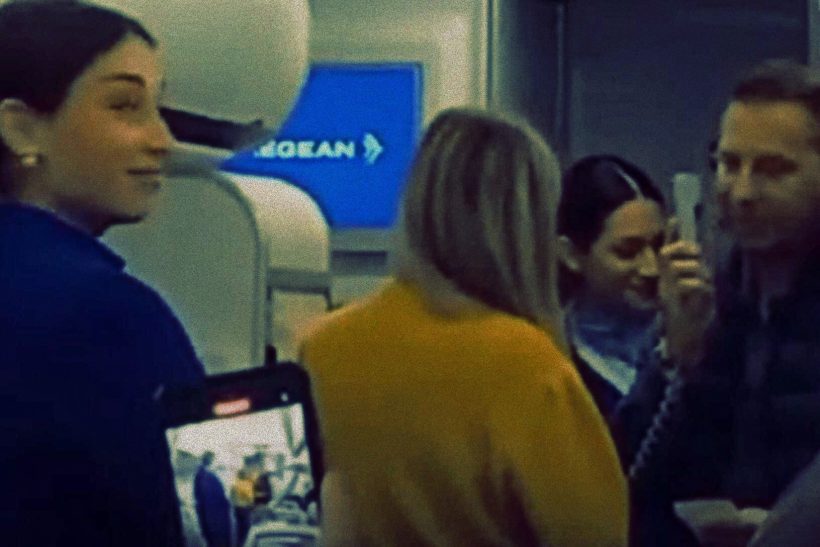 Μια πρόταση γάμου με μαντινάδες συνέβη χθες στην πτήση Θεσσαλονίκη-Ηράκλειο
