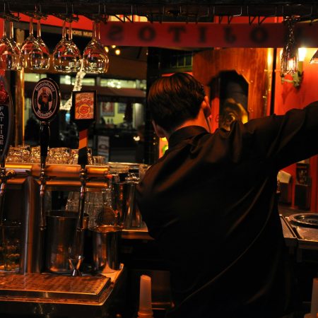 10 λόγοι που όσοι δουλεύουν νύχτα κάνουν τις πιο ειλικρινείς ερωτικές σχέσεις