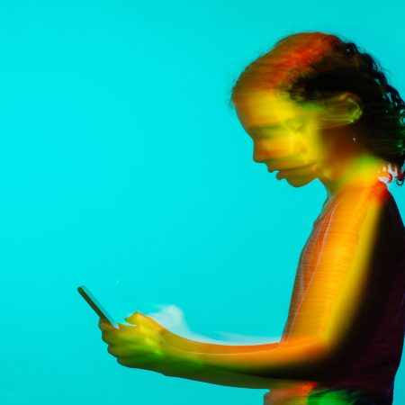 Μητέρα μπήκε στο instagram της κόρης της κι έκανε post για να την τιμωρήσει