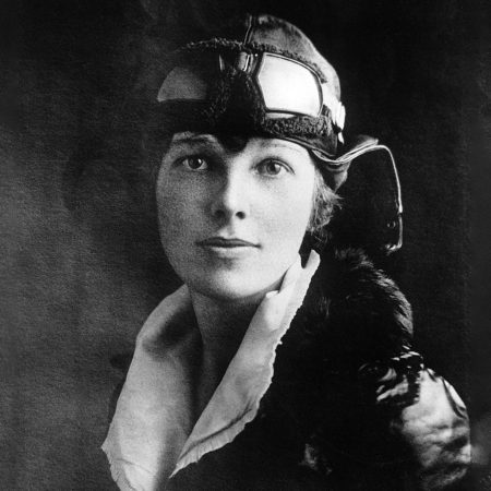 Amelia Earhart: Η φεμινιστική φιγούρα, η εξαφάνιση κι οι θεωρίες συνωμοσίας