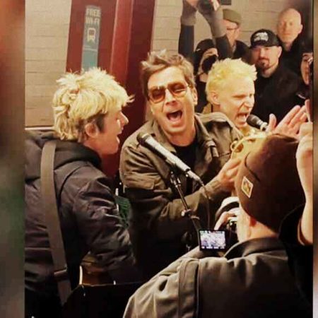 Οι Green Day και ο Jimmy Fallon έστησαν δωρεάν συναυλία μέσα στο μετρό της Νέας Υόρκης