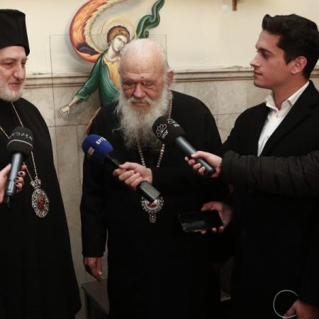 Η Εκκλησία -αν ψηθεί- θα βαφτίζει τα παιδιά των ομόφυλων ζευγαριών αφού μεγαλώσουν