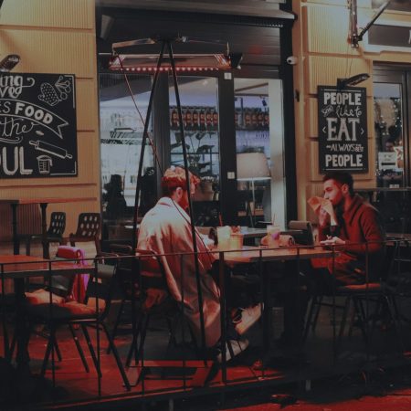 Είναι red flag να μην έχει η σχέση σου φίλους;