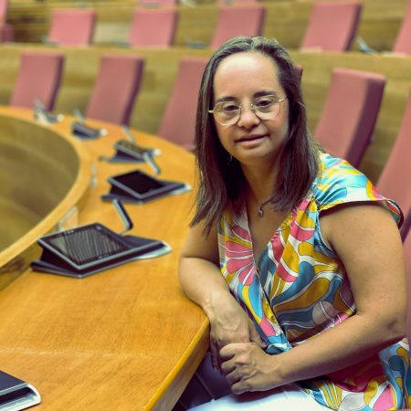 Η Mar Galcerán είναι η πρώτη εκλεγμένη βουλευτής με σύνδρομο Down στην Ευρώπη!