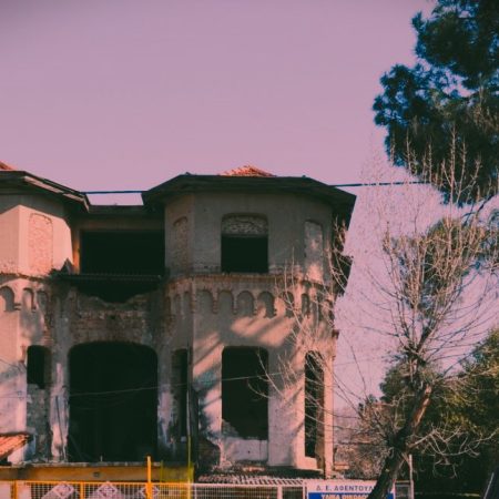 Τι κρύβεται πίσω απ' το στοιχειωμένο σπίτι στη Β. Όλγας 263