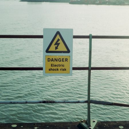 Καταστρέφετε κάθε μέρα ο ένας τον άλλον, μα κανείς δε βάζει την τελεία