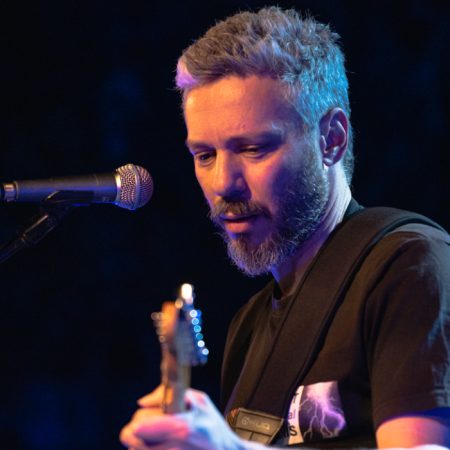 Ο Αλκίνοος σε συντροφεύει όταν ονειρεύεσαι έναν κόσμο που αλλάζει