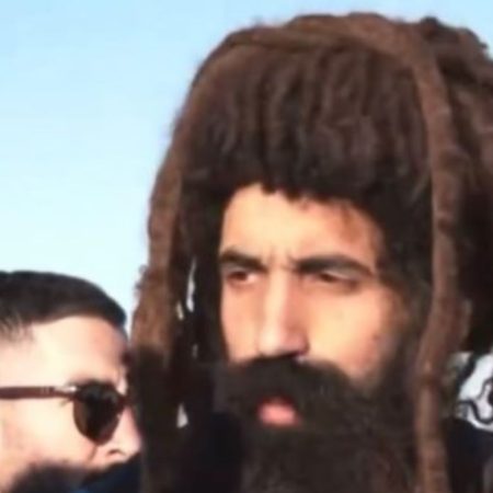 O viral μελισσοκόμος απ' την Καρδίτσα με στιλ «μια χαρά είσαι πάνε μίλα»