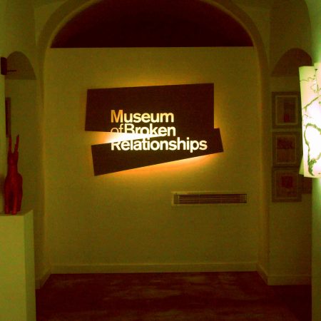 Museum of broken relationships: Το μουσείο που όλοι μαθαίνουν τι έγινε και χωρίσατε