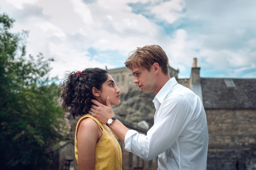 «One day»: Η νέα σειρά του Netflix υμνεί τον έρωτα στα στενά της Πάρου