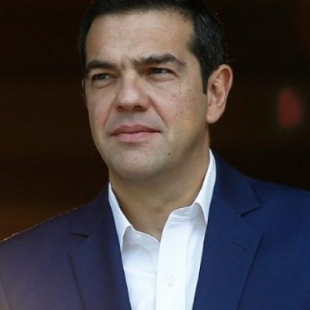 O Τσίπρας μετά από 8 μήνες σιωπής παίρνει θέση για το κόμμα στο fb