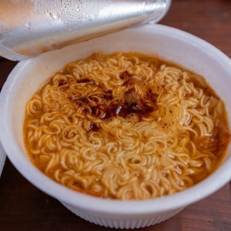 Σου αρέσουν (πολύ) τα instant noodles; Δες γιατί μπορεί να είσαι εργασιομανής!