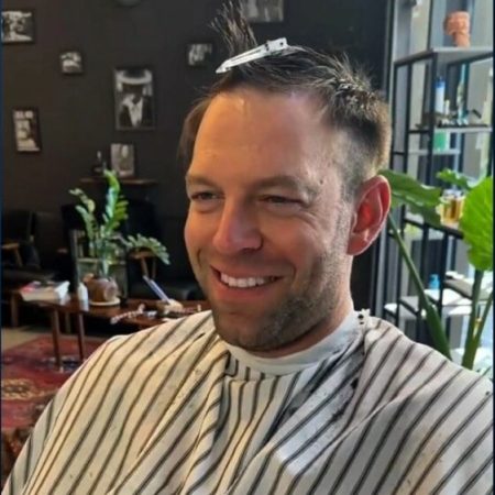 To βίντεο του Στέφανου Κ. να κουρεύεται για τον στρατό σίγουρα έλειπε απ' τη ζωή σου!