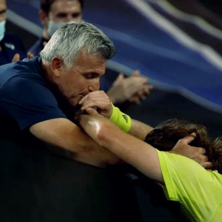 Ο Στέφανος Τσιτσιπάς μιλάει για τον πατέρα του: «Χωρίς αυτόν θα ήμουν μισός παίχτης»